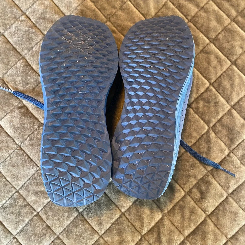 NOBULL Iridescent Sneaker - Picture 7 of 8